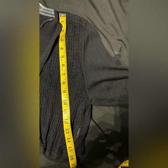 Black Peter Nygard Women’s Large Cable Knit Shrug. - Picture 6 of 6